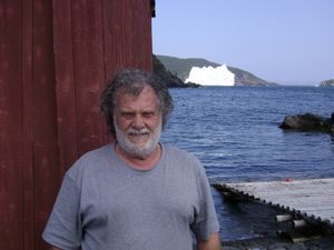 Newfoundland07with iceberg